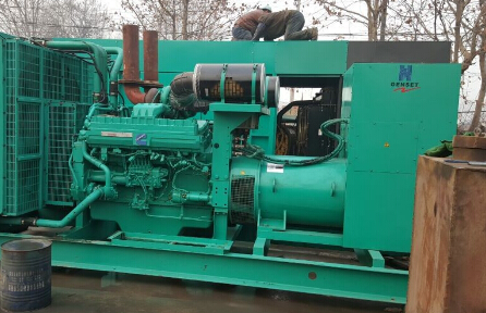 望谟发电机组如何判断水冷式机油散热器内部是否需要清洗？